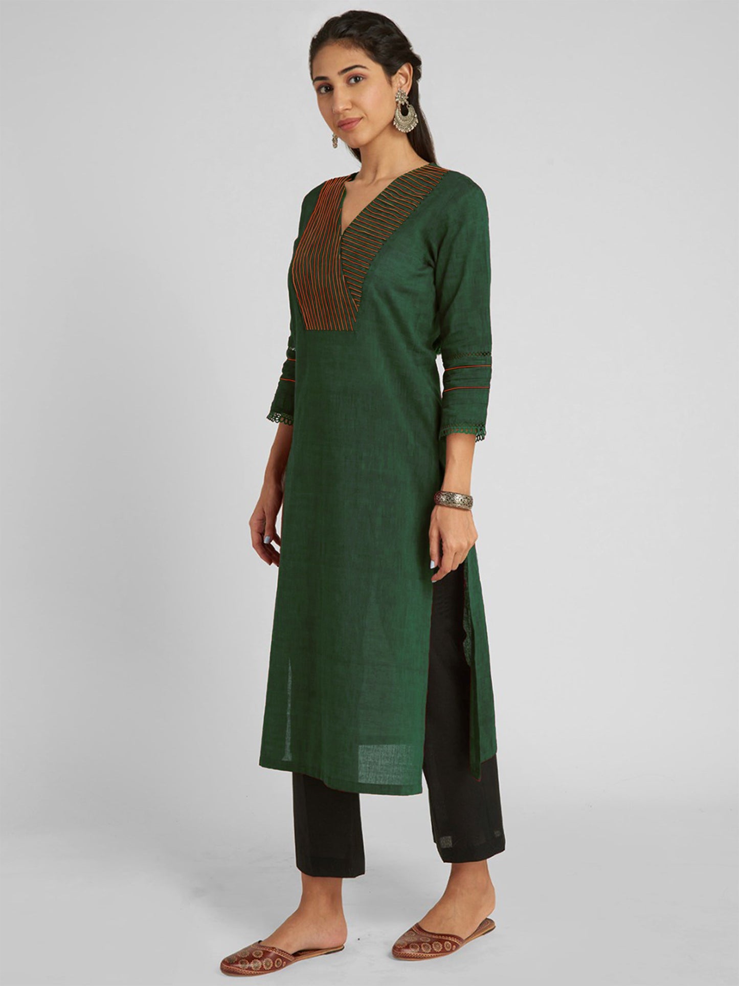 Load image into Gallery viewer, Classic long kurta crafted from a smooth, luxurious Mangalagiri cotton fabric

