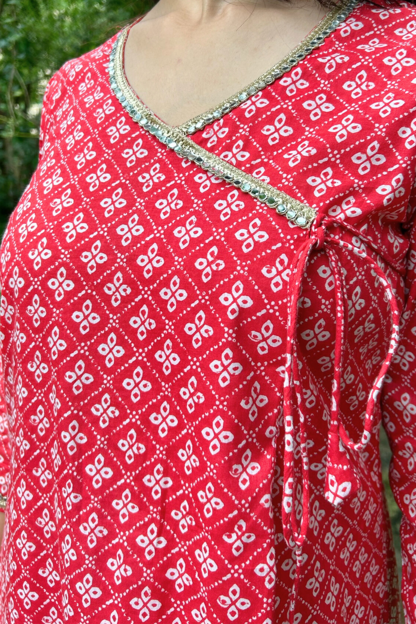 Load image into Gallery viewer, Red Pure Cotton Handprinted Kurta with Abla and Gota Work on Neckline
