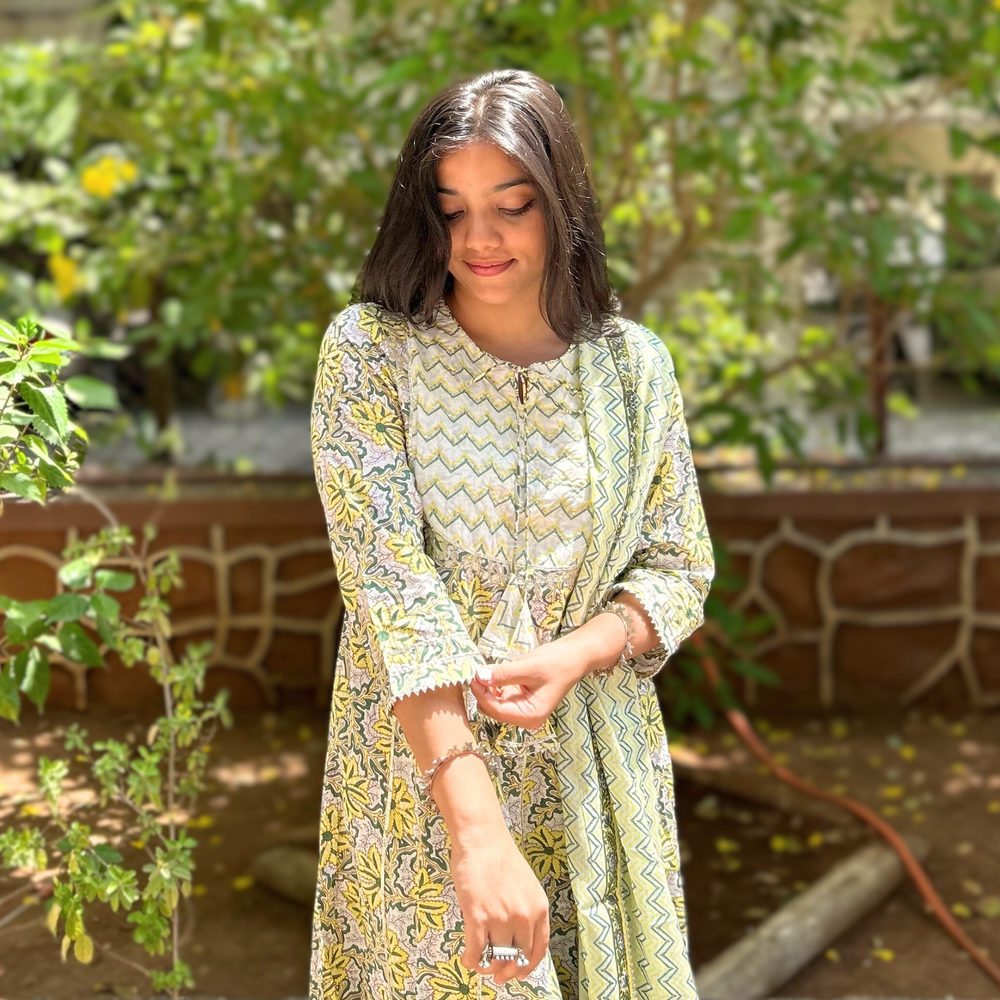 
                      
                        Green and Lime Pure Cotton Hand-Printed Floral  Suit Set
                      
                    