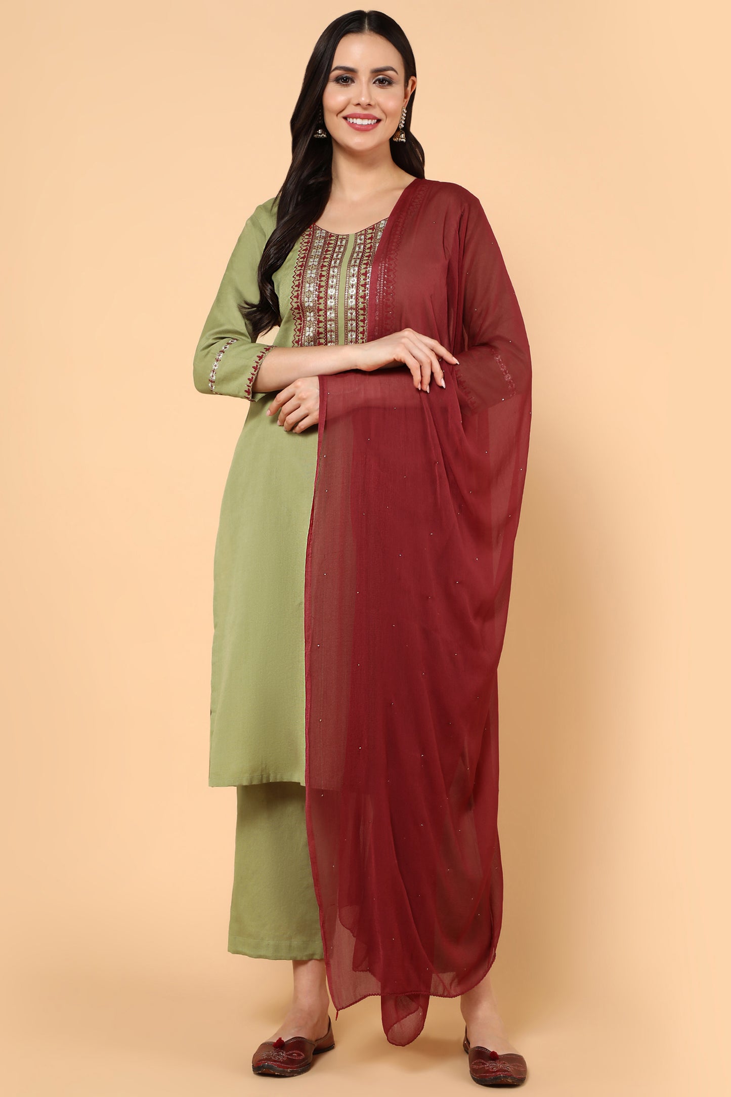 Green Embroidered Kurta Trouser Set With Solid Maroon Dupatta With Mukaish
