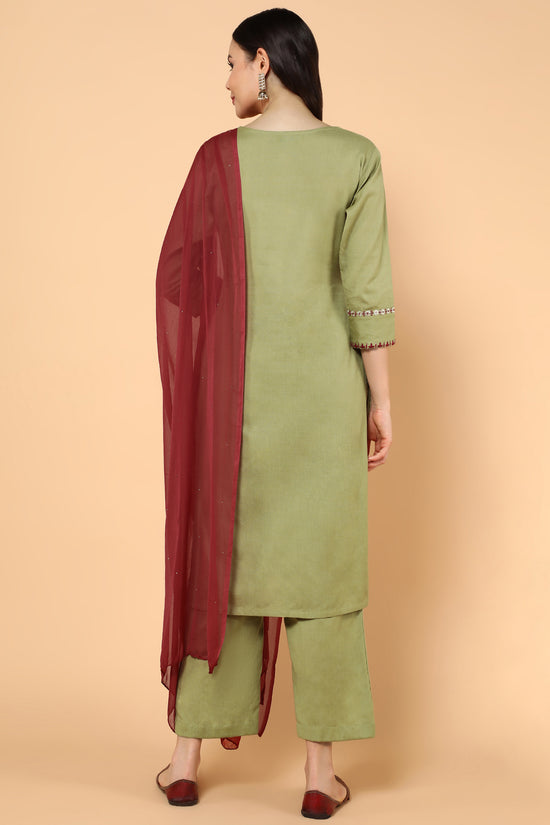 Green Embroidered Kurta Trouser Set With Solid Maroon Dupatta With Mukaish