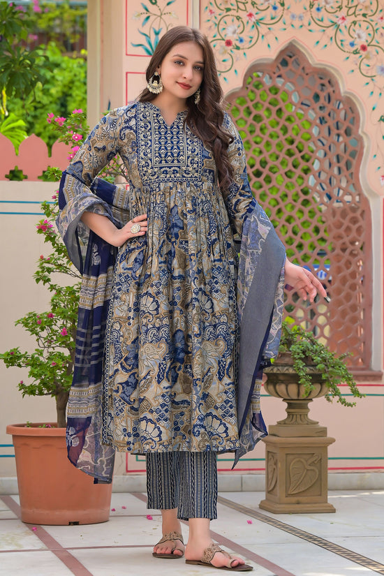 Load image into Gallery viewer, Blue Muslin  Thread work detailing kurta set with pant and dupatta

