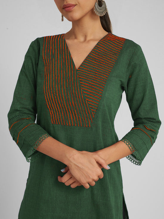 Load image into Gallery viewer, Classic long kurta crafted from a smooth, luxurious Mangalagiri cotton fabric
