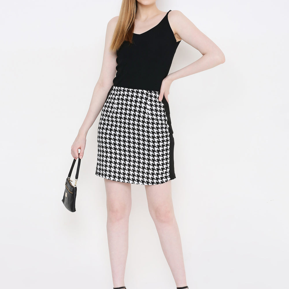Women Black & White Houndstooth Patterned Skirt