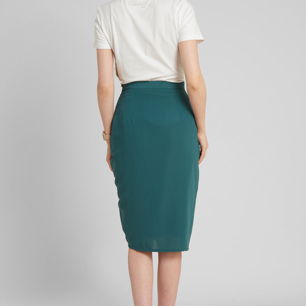 
                      
                        Women's Green Solid Knee Length A-Line Skirts
                      
                    