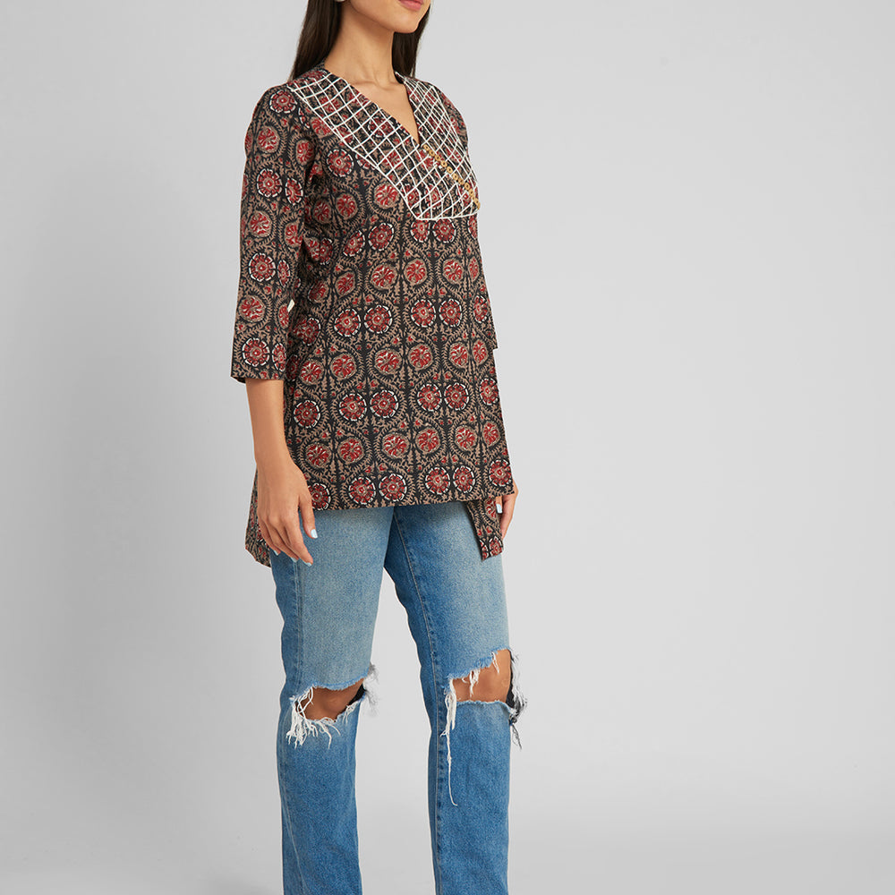 
                      
                        Women Black & Maroon Printed V-Neck Thread Work Pure Cotton Kurti
                      
                    